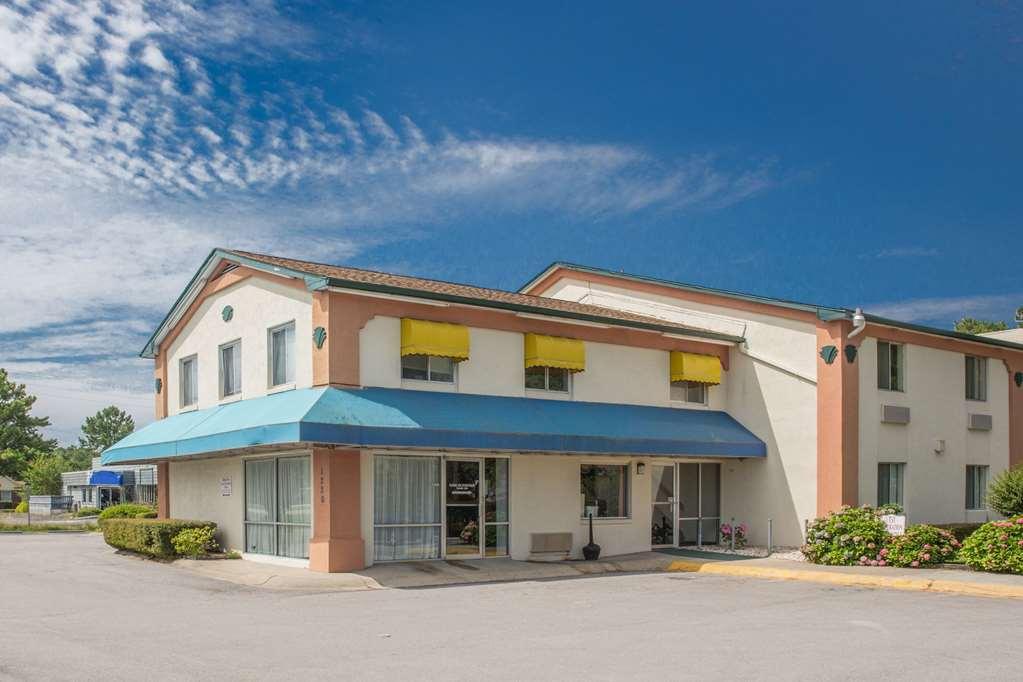 Econo Lodge Cherry Point Havelock Exterior photo