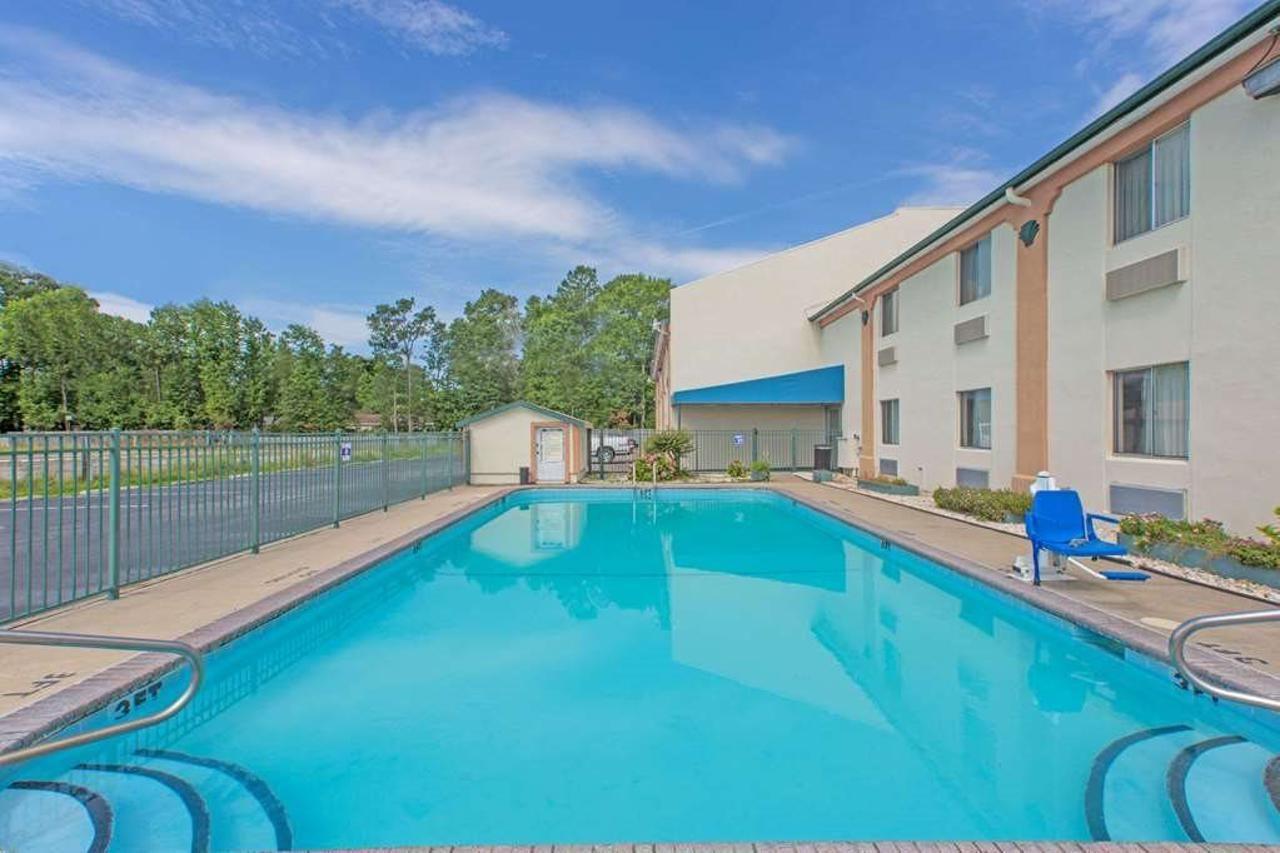 Econo Lodge Cherry Point Havelock Exterior photo