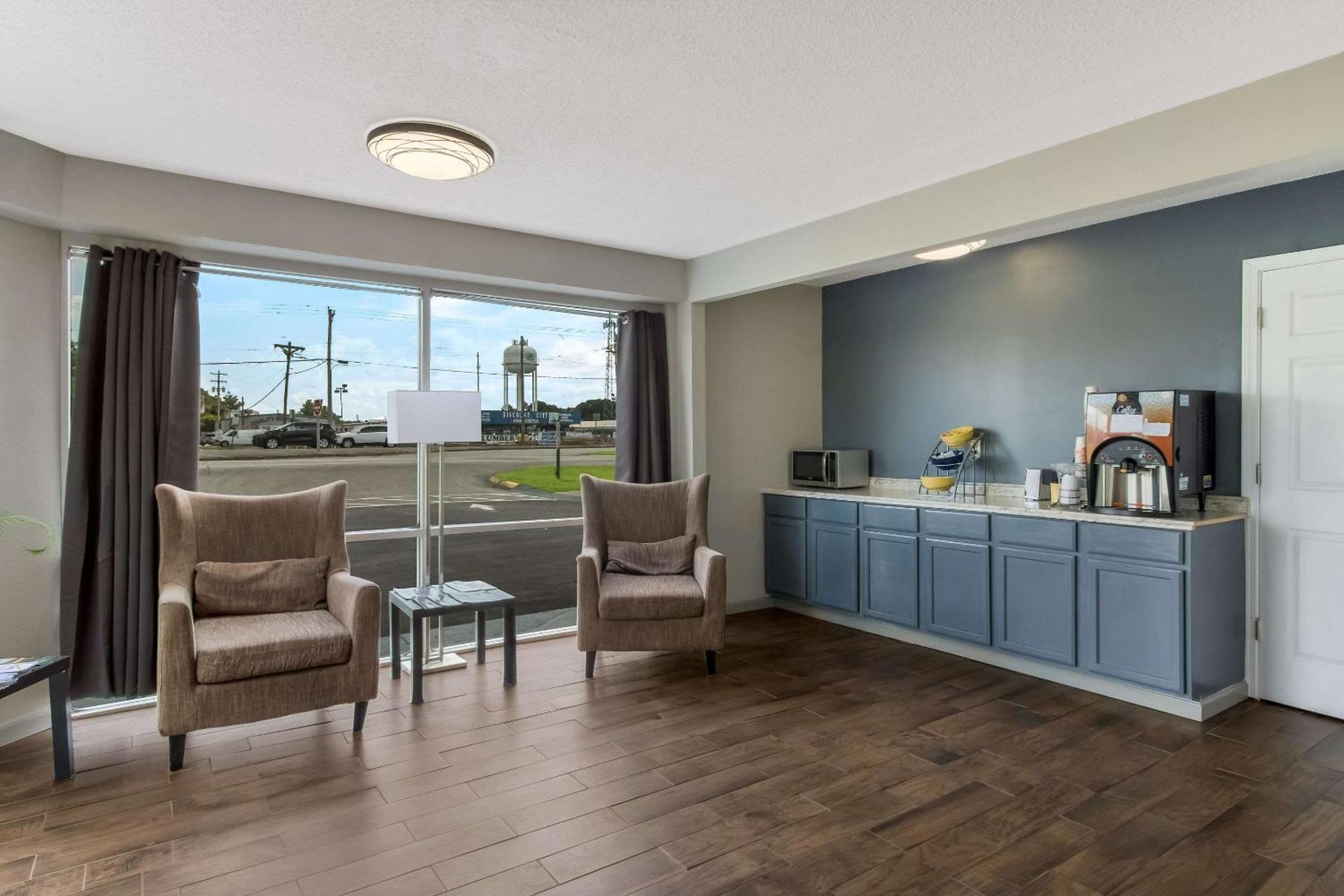 Econo Lodge Cherry Point Havelock Exterior photo